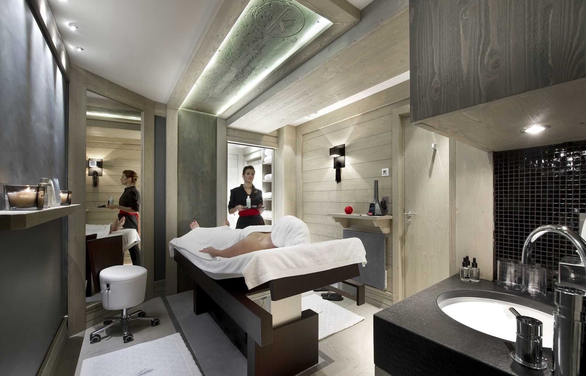 Hotel Le K2 Palace Courchevel Exterior photo